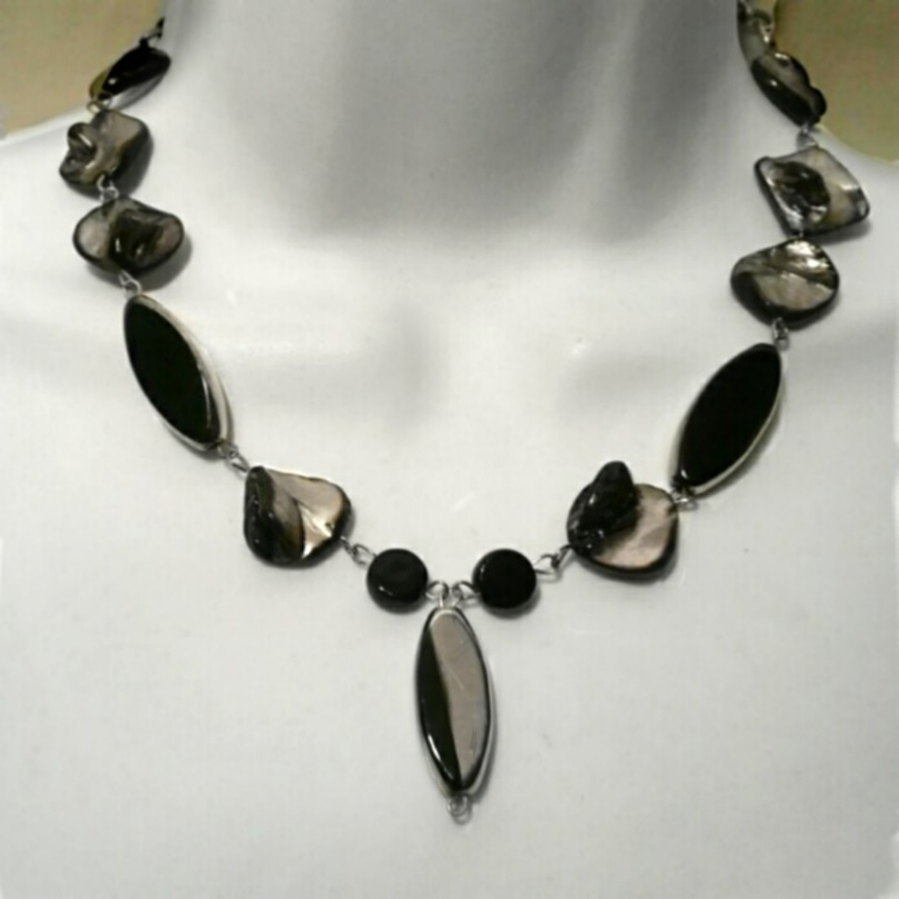 Black & Silver Shell Necklace - Picture 3 of 3
